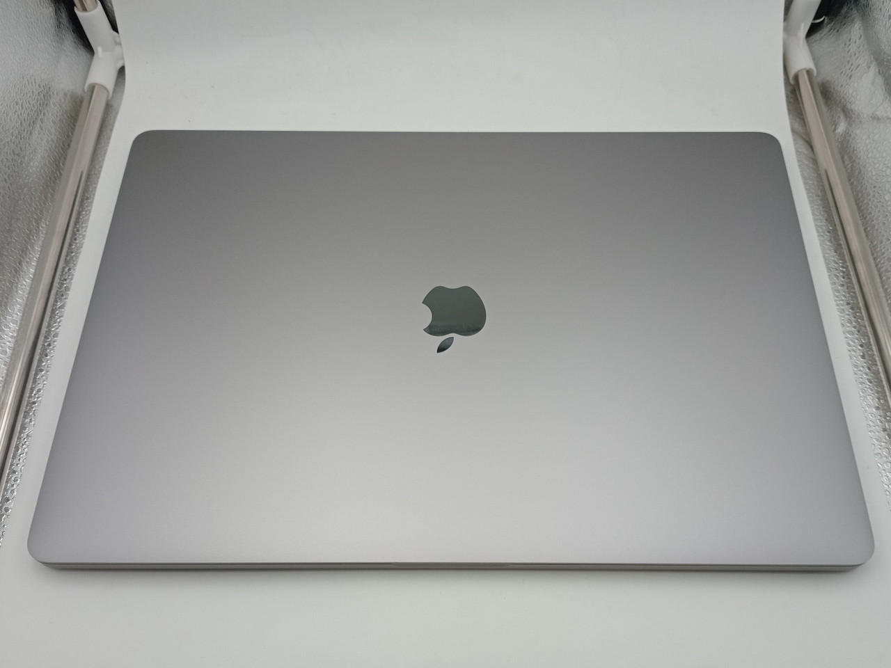Apple MacBook Pro 16-inch, A2141 Late 2019 i9 8-Core (Refurbished