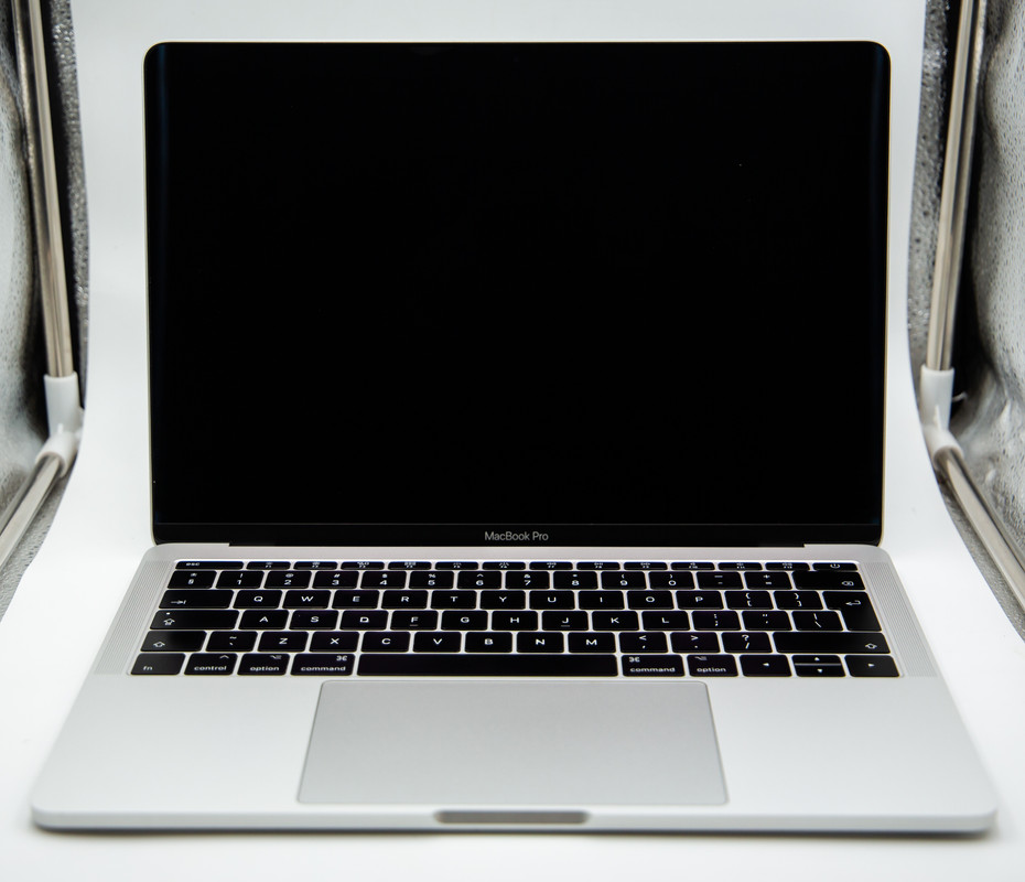 Apple MacBook Pro 15 Inch, A1707 2017 i7 Quad Core (Refurbished) - Image 2
