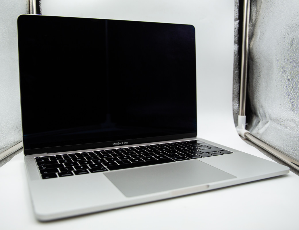 Apple MacBook Pro 15 Inch, A1707 2017 i7 Quad Core (Refurbished) - Image 3