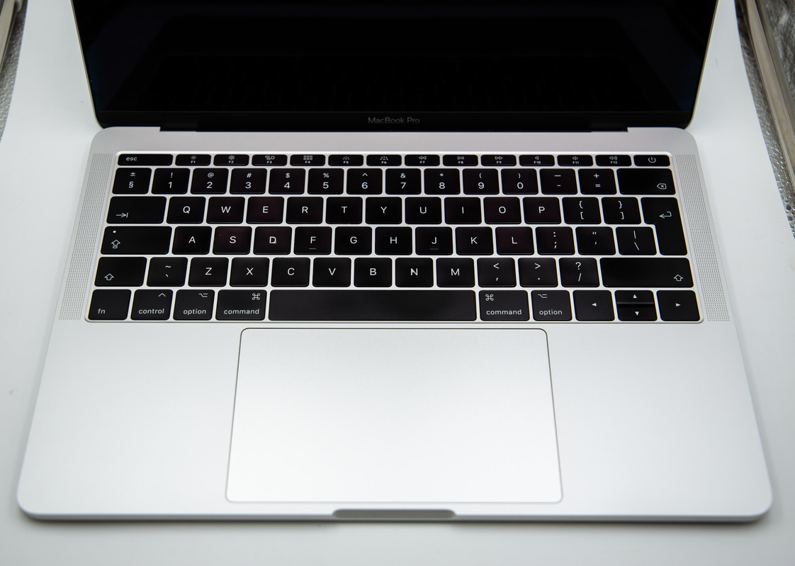 Apple MacBook Pro 15 Inch, A1707 2017 i7 Quad Core (Refurbished) - Image 5