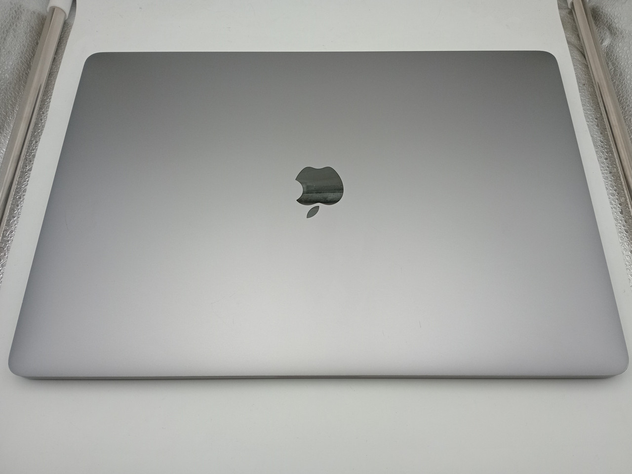 Apple MacBook Pro 15-inch, A1990 Mid 2018 i7 6-Core (Refurbished) - Image 2