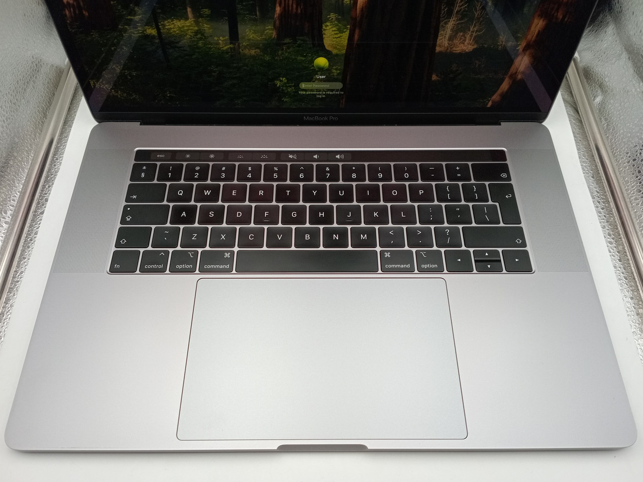 Apple MacBook Pro 15-inch, A1990 Mid 2018 i7 6-Core (Refurbished) - Image 4