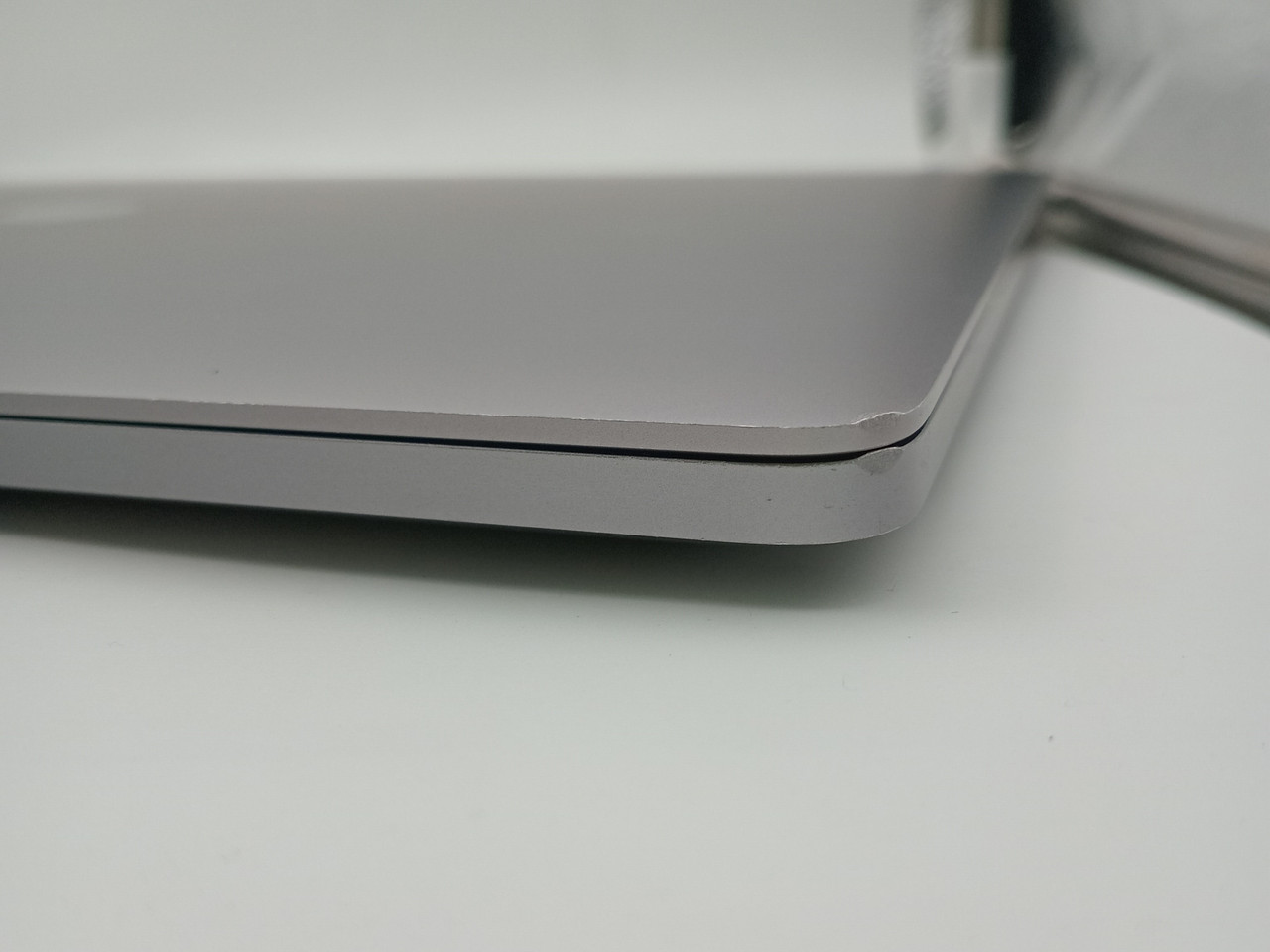 Apple MacBook Pro 16-inch, A2141 Late 2019 i7 6-Core (Refurbished) - Image 3
