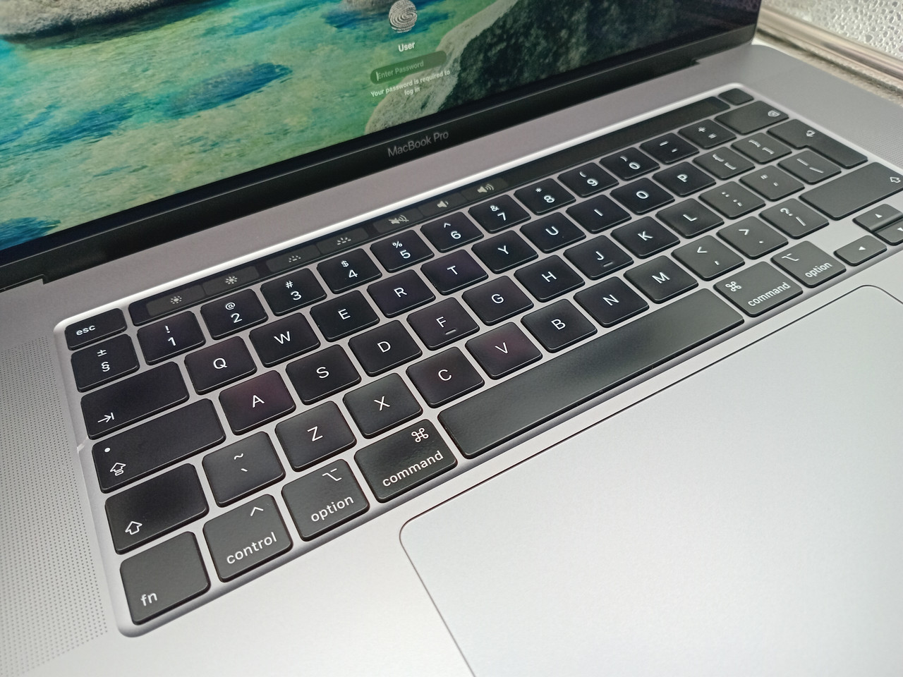 Apple MacBook Pro 16-inch, A2141 Late 2019 i7 6-Core (Refurbished) - Image 5