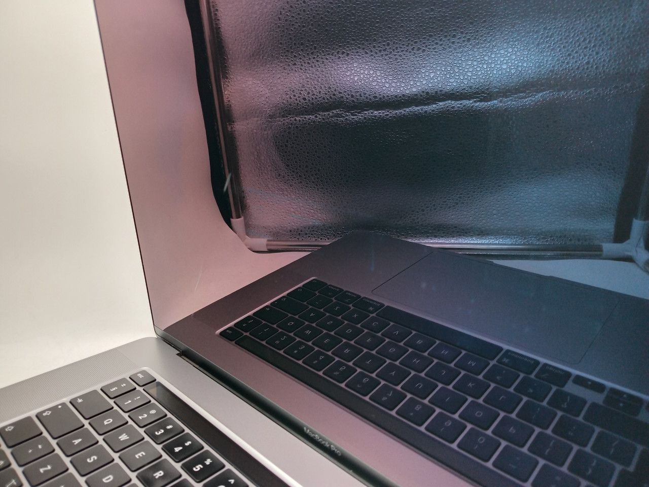 Apple MacBook Pro 16-inch, A2141 Late 2019 i7 6-Core (Refurbished) - Image 7