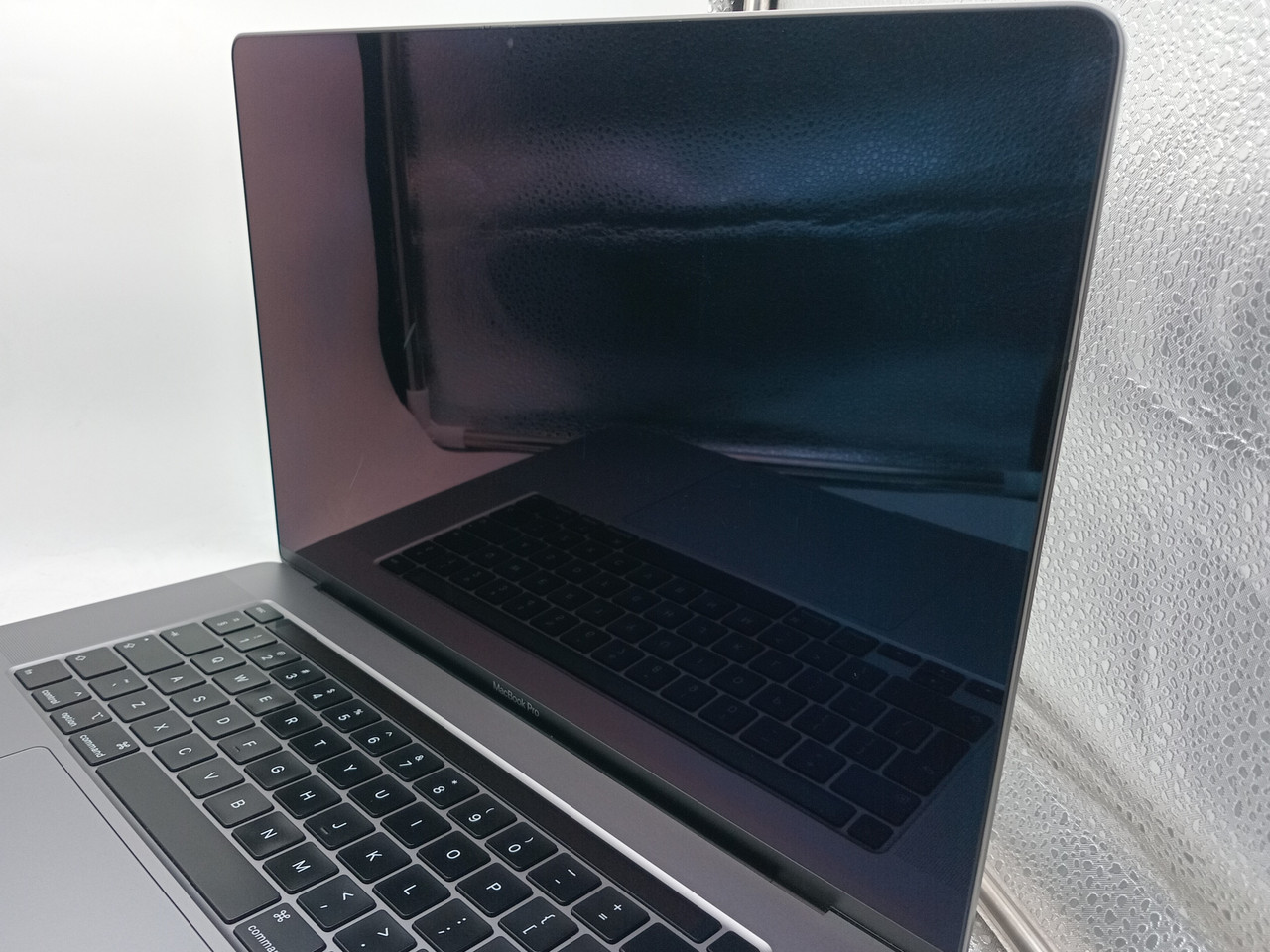 Apple MacBook Pro 16-inch, A2141 Late 2019 i7 6-Core (Refurbished) - Image 8