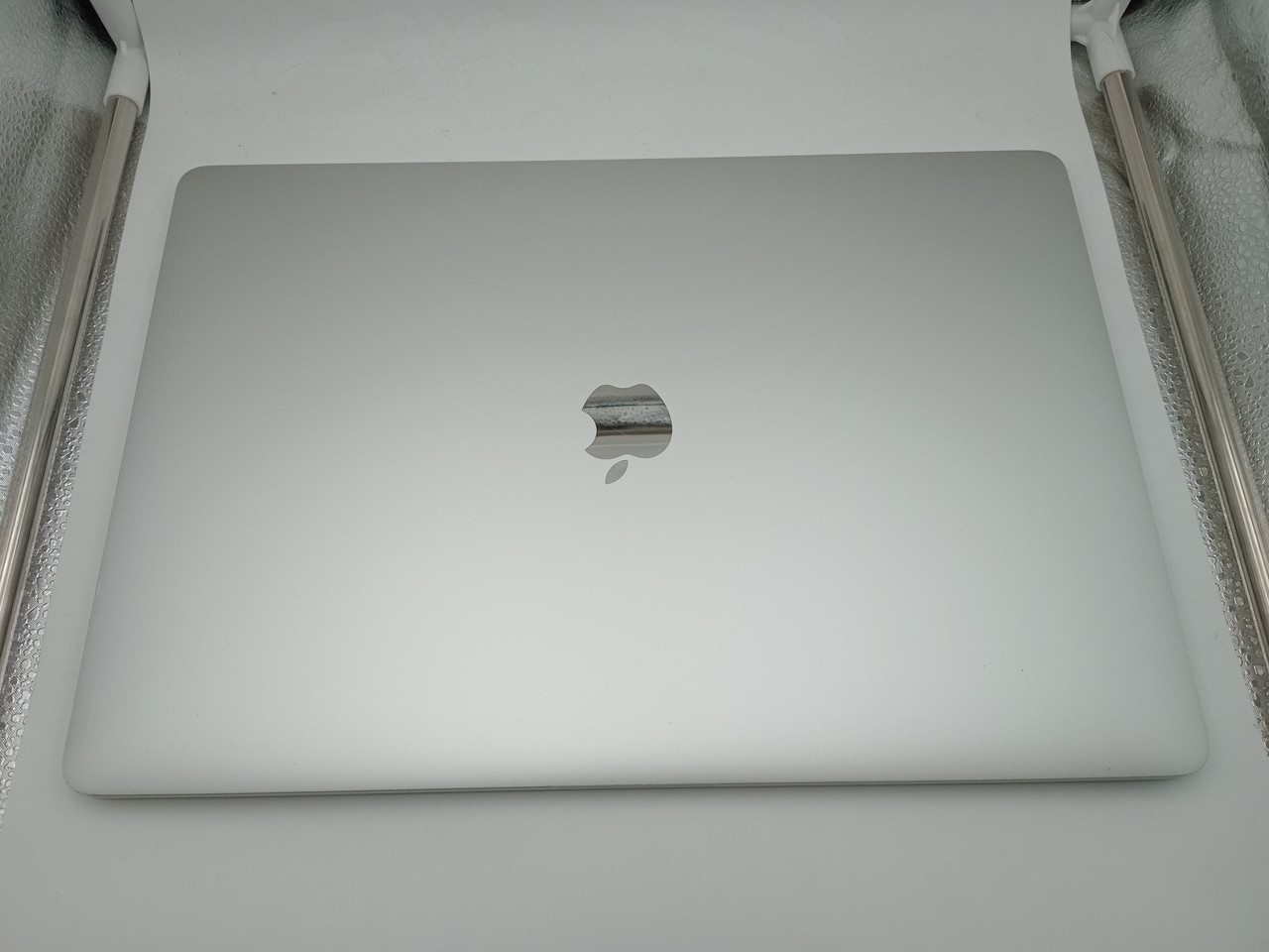 Apple MacBook Pro 15 Inch, A1707 2017 i7 Quad Core (Refurbished) - Image 2