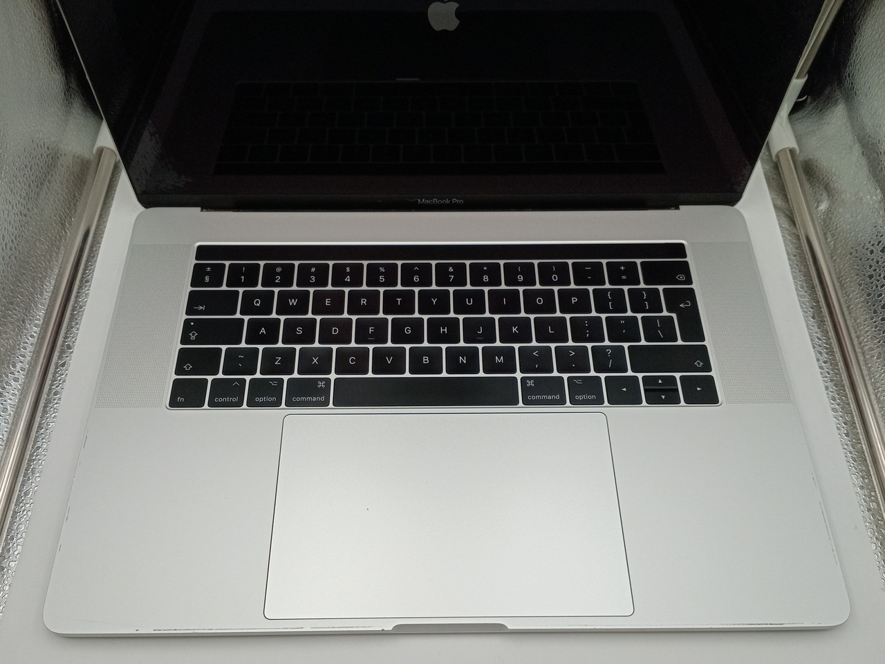 Apple MacBook Pro 15 Inch, A1707 2017 i7 Quad Core (Refurbished) - Image 4