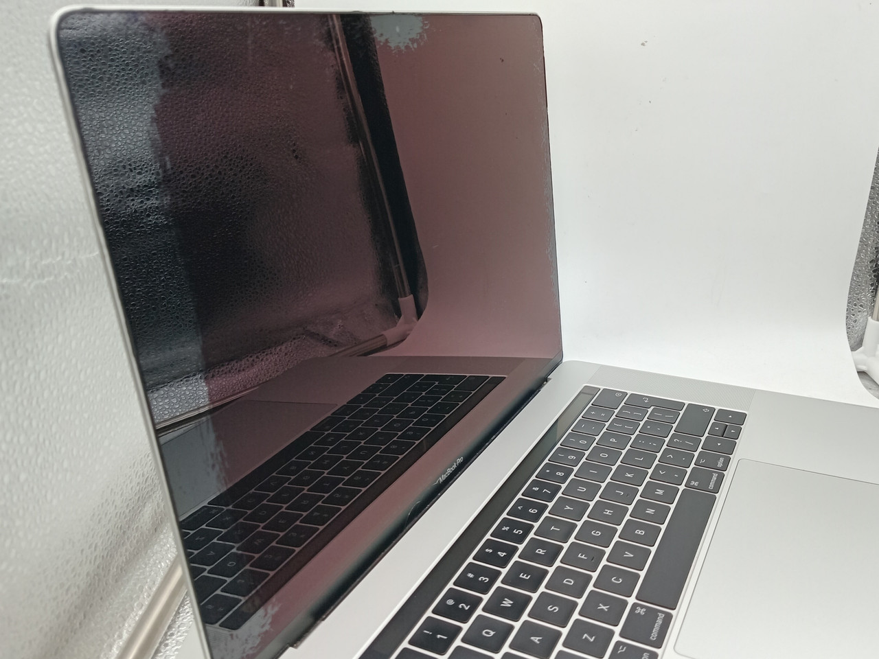 Apple MacBook Pro 15 Inch, A1707 2017 i7 Quad Core (Refurbished) - Image 8