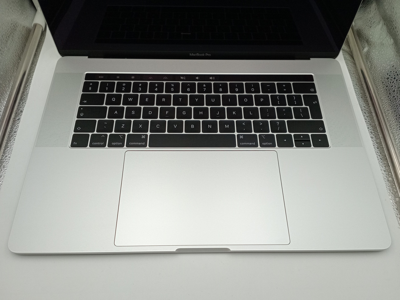 Apple MacBook Pro 15-inch, A1990 Mid 2018 i7 6-Core (Refurbished) - Image 4