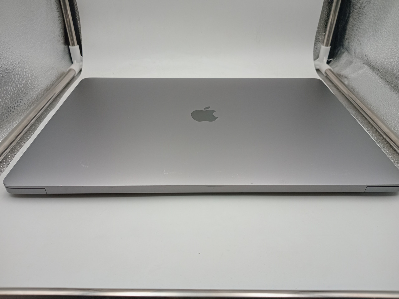Apple MacBook Pro 16-inch, A2141 Late 2019 i7 6-Core (Refurbished) - Image 4