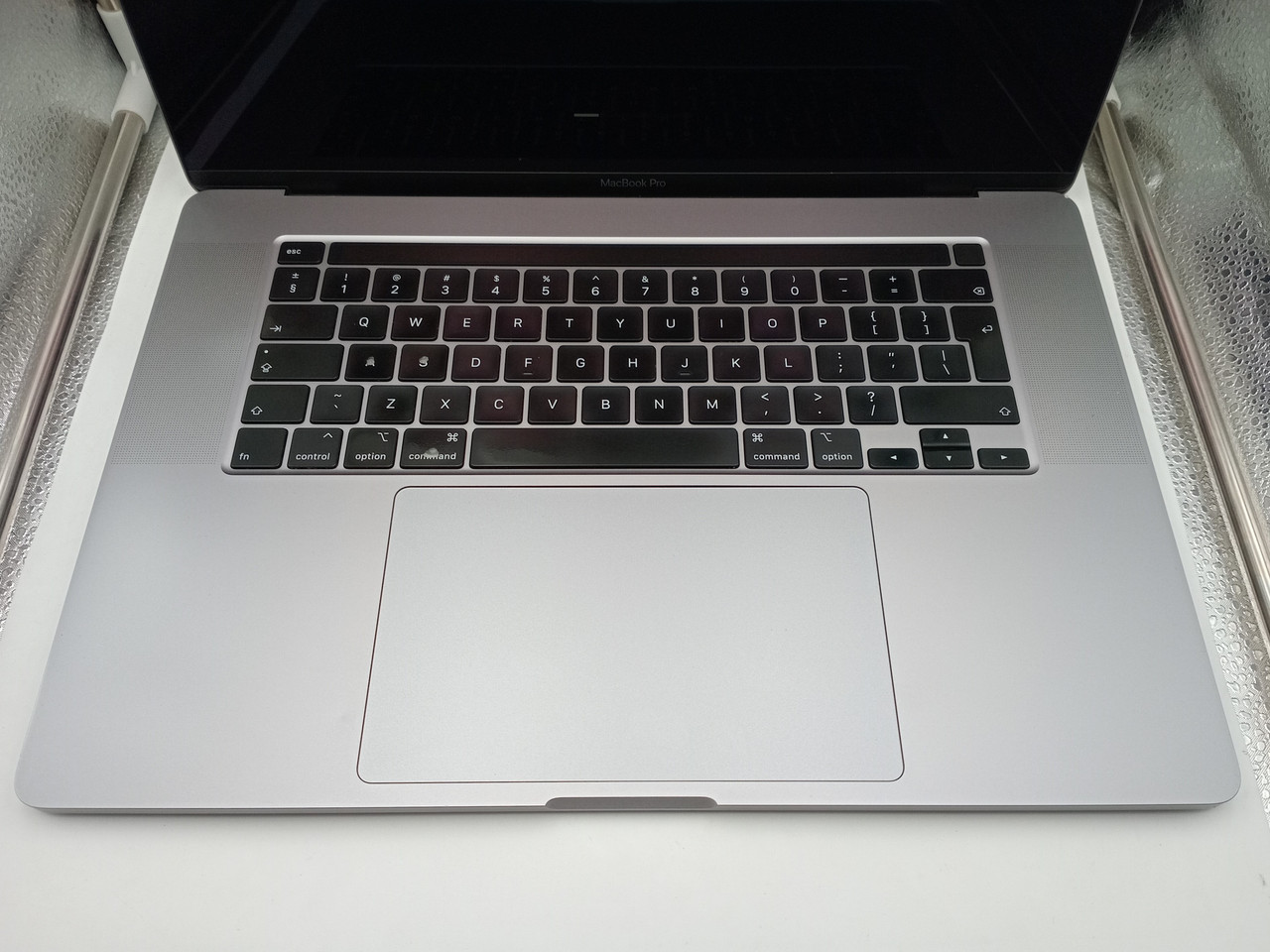 Apple MacBook Pro 16-inch, A2141 Late 2019 i7 6-Core (Refurbished) - Image 5