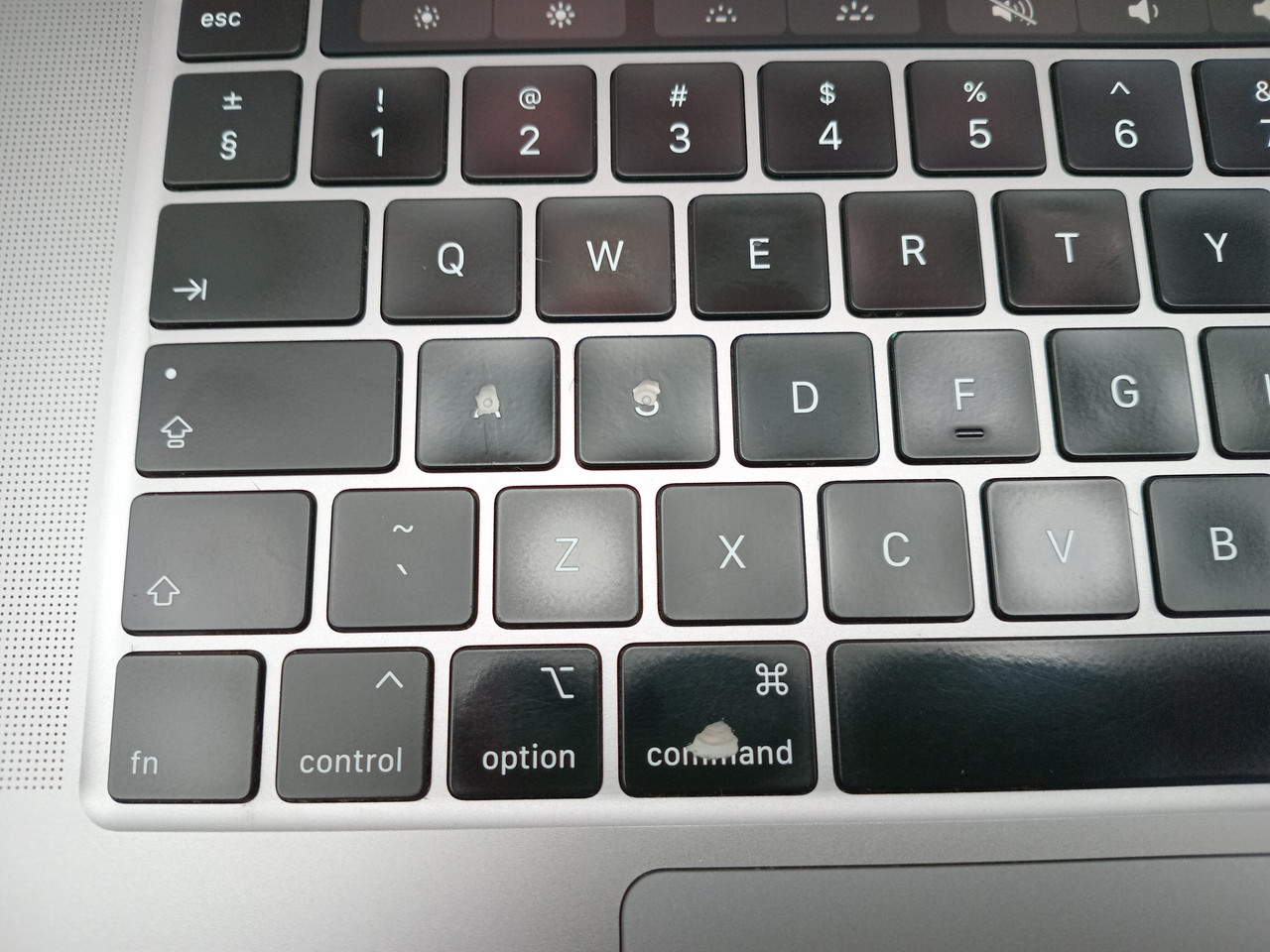 Apple MacBook Pro 16-inch, A2141 Late 2019 i7 6-Core (Refurbished) - Image 6