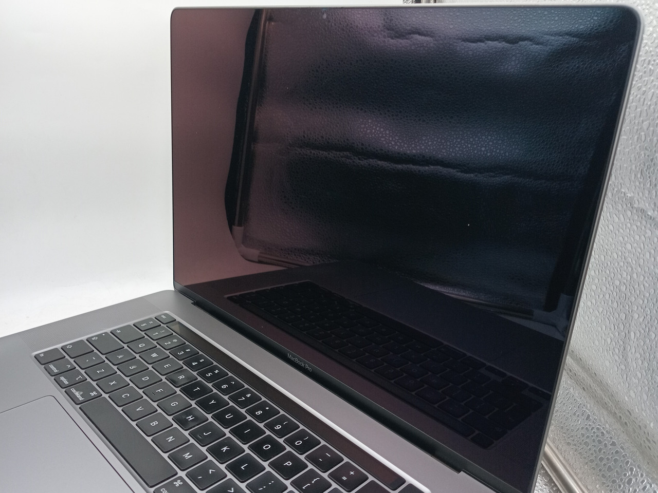 Apple MacBook Pro 16-inch, A2141 Late 2019 i7 6-Core (Refurbished) - Image 8